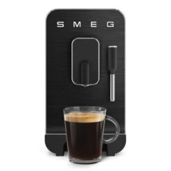 Smeg BCC02FBMEU - Cafetera Espresso Superautomática Años 50's Negro -Electrodomésticos Outlet Tienda BCC02FBMEU 10 600px