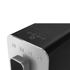 Smeg BCC02BLMEU - Cafetera Súper Automática Con Vapor 19 Bar Negra 10 Smeg BCC02BLMEU - Cafetera Súper Automática Con Vapor 19 Bar Negra -Electrodomésticos Outlet Tienda smeg bcc02blmeu cafetera super automatica con vapor 19 bar negra 0047016 600px