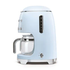 Smeg DCF02PBEU - Cafetera De Goteo 50 Style En Color Azul Para 1,4 Litros -Electrodomésticos Outlet Tienda smeg dcf02pbeu cafetera de goteo 50 style en color azul para 1 4 litros 0026638 600px
