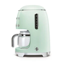 Smeg DCF02PGEU - Cafetera De Goteo 50 Style En Color Verde Para 1,4 Litros -Electrodomésticos Outlet Tienda smeg dcf02pgeu cafetera de goteo 50 style en color verde para 1 4 litros 0026631 600px