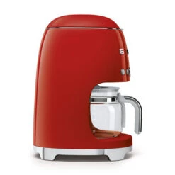 Smeg DCF02RDEU - Cafetera De Goteo 50 Style En Color Rojo Para 1,4 Litros -Electrodomésticos Outlet Tienda smeg dcf02rdeu cafetera de goteo 50 style en color rojo para 1 4 litros 0026595 600px