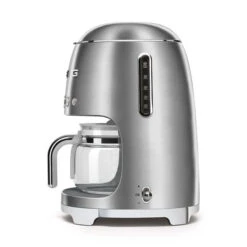 Smeg DCF02SSEU - Cafetera De Goteo 50 Style En Color Plata Para 1,4 Litros -Electrodomésticos Outlet Tienda smeg dcf02sseu cafetera de goteo 50 style en color plata para 1 4 litros 0026654 600px