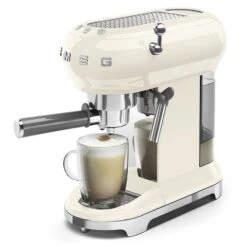 Smeg ECF01CREU - Cafetera Línea Años 50 Thermoblock Capacidad 1Litro Color Crema -Electrodomésticos Outlet Tienda smeg ecf01creu cafetera linea anos 50 thermoblock capacidad 1l color crema 0025696 600px