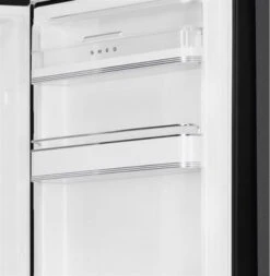 Smeg FAB32RBL5 - Frigorífico Combi 196,8x60,1cm 50's Style D Negro -Electrodomésticos Outlet Tienda smeg fab32rbl5 frigorifico combi 196 8x60 1cm 50 s style a negro 0045101 600px