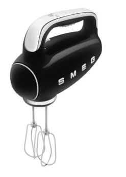 Smeg HMF01BLEU - Amasadora De Varillas 50 Style Negro 9 Velocidades -Electrodomésticos Outlet Tienda smeg hmf01bleu amasadora de varillas 50 style negro 9 velocidades 0058666 600px