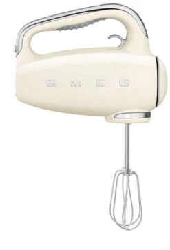 Smeg HMF01CREU - Amasadora De Varillas 50 Style Crema 9 Velocidades -Electrodomésticos Outlet Tienda smeg hmf01creu amasadora de varillas 50 style crema 9 velocidades 0058656 600px