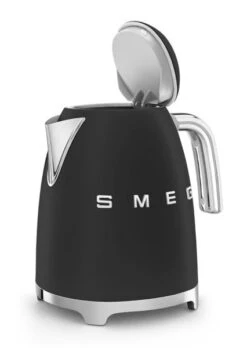 Smeg KLF03BLMEU - Hervidor 50's Style 1,7L Negro Mate -Electrodomésticos Outlet Tienda smeg klf03blmeu hervidor 50 s style 1 7l negro mate 0045590 600px