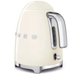 SMEG KLF03CREU - Hervidor Capacidad 1,7 Lt Línea Años 50 2400W Color Crema -Electrodomésticos Outlet Tienda smeg klf03creu hervidor capacidad 1 7 lt linea anos 50 2400w color crema 0025089 600px