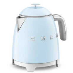 Smeg KLF05PBEU - Mini Hervidor Azul Estilo Años 50 0.8 Litros -Electrodomésticos Outlet Tienda smeg klf05pbeu mini hervidor azul estilo anos 50 0 8 litros 0057867 600px