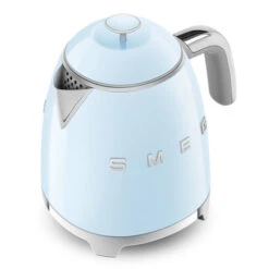 Smeg KLF05PBEU - Mini Hervidor Azul Estilo Años 50 0.8 Litros -Electrodomésticos Outlet Tienda smeg klf05pbeu mini hervidor azul estilo anos 50 0 8 litros 0057869 600px